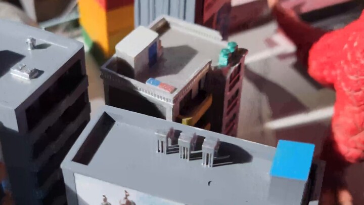 Kai, I won't help you anymore! Use 3D printed buildings to restore the SHF Ultraman scene