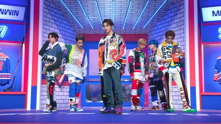 เต้นโชว์ตัวเอง #4 (ภาพตรงจุดศูนย์กลางรวมจากเพลง "90's Love" ของ NCT U)