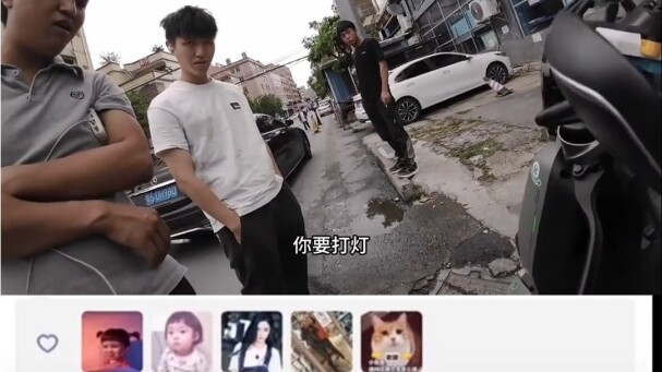 This is the low-spec version; it doesn’t have turn signals.