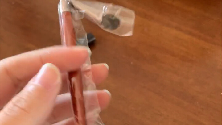 I, Shipeini, have a fiery temper and don’t mess with me—once I say I’m giving away freebies, I’ll de