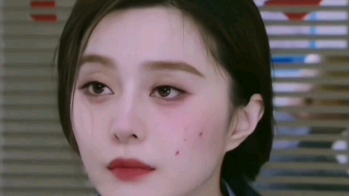 She’s no beauty—she’s a goddess!!! With an angelic face like that, who’d dare to chase her?!