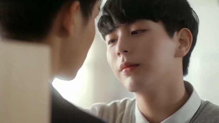 إعلان تايلاندي ساحر | إغراء الشباب أفضل من إغراء الفتيات، الجو جاف، لا تنسَ استخدامه بانتظام!