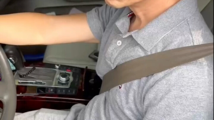 Các công chúa, hoàng tử cao quý, hãy xem video đi ạ
