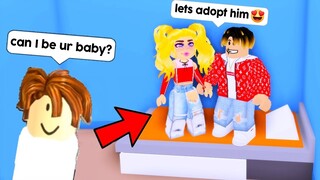 Spying on ROBLOX ODERS as a CUTE BABY in BLOXBURG!