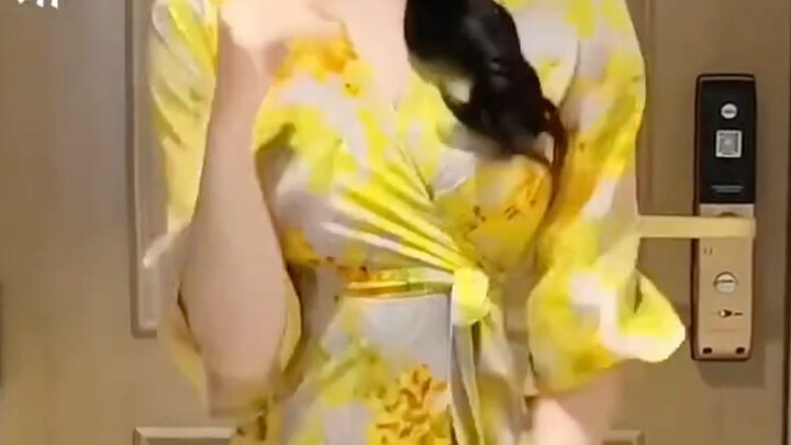 Yellow battle robe, do you like it?