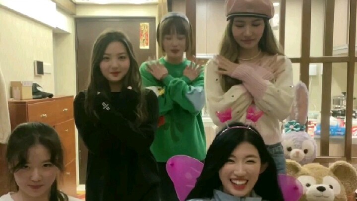 Zucchini Live Team Building: Dancing to O.O.O. [Cui Wenmeixiu, Wang Yale, Zhang Luofei, Lin Chenhan,