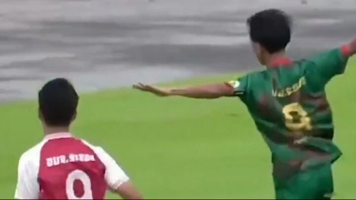 Terlalu PD, akibatnya malu sendiri kan.