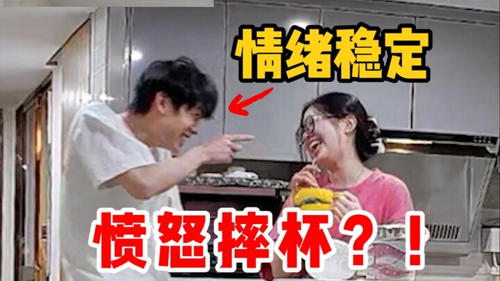 监控视角下的情侣同居，男友的情绪暴露无遗…
