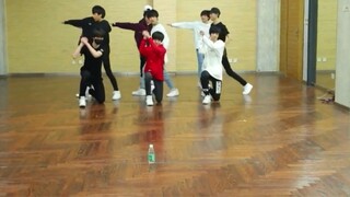 TF Family - "Superman's Birth Diary" Practice Room Version Watermark-free Strip Dance Sister Looks 👀