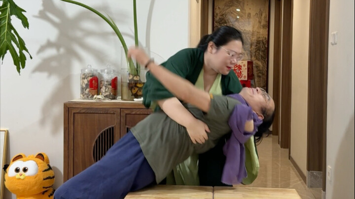 With me here, our family doesn't have to go to the pub! I can do everything, I'm really good #dance 