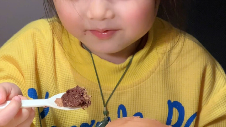 Cô ấy yêu chúng ta còn nhiều hơn cả tưởng tượng, cảm ơn con, bảo bối của mẹ!