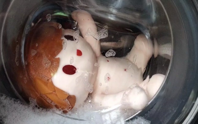 يا بُوآ، خلّي نتحمّل قليل عشان المعيشة، بس أنا مابتقدّر أحبّس ضحكي!