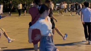 开心一分钟，快乐六十秒！噢耶 #广场舞小鲁班 #跟着节奏嗨起来 #放飞自我系列 #左脚舞dj的士高