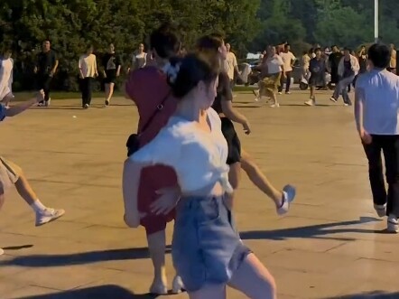 开心一分钟，快乐六十秒！噢耶 #广场舞小鲁班 #跟着节奏嗨起来 #放飞自我系列 #左脚舞dj的士高