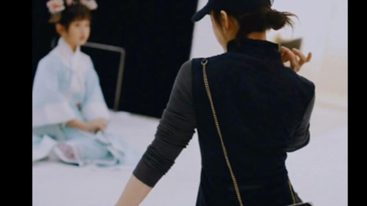 ลูกสาวซุนลี่นี่แหละที่เรียกว่า “หยวนหยวนเลี่ยงชิง” แค่นั่งเฉยๆ ก็เหมือนแล้ว