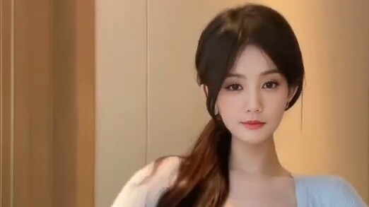 Li Yibing (AI Li Yitong) khiêu vũ