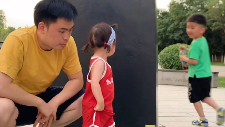 เธอยังแค่สองขวบเอง ยังไม่เข้าใจเรื่องความรักหรอก!