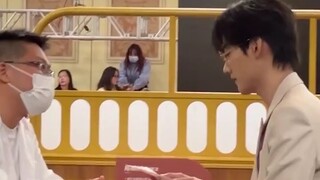 ุงูุฃูุซุฑ ุชุนุจูุง ูู ุญูู ุชูุฒูุน ุฌูุงุฆุฒ ูุฌูู
ุงูุถูุก ุจุฃูู
ูู ูู ุงูุทุจ ุงูุตููู ุงูุชูููุฏูุ ุงูุฐู ุฃุฎุงู ุฒูู ูู ูู ูุฏุฑุฌุฉ