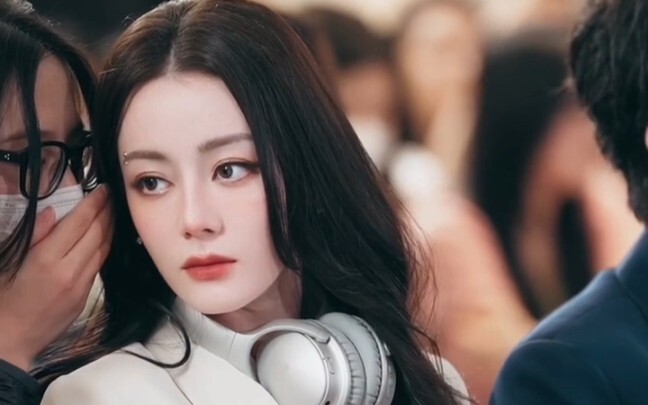 Oh my god!!! A random fan is totally blown away by the beauty—like it’s AI-generated, holy cow!