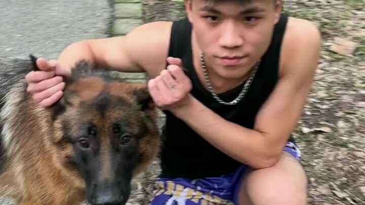 Atlet mahasiswa datang jalanin anjing!!! Menurut kalian, siapa yang bakal menang di pertandingan mer