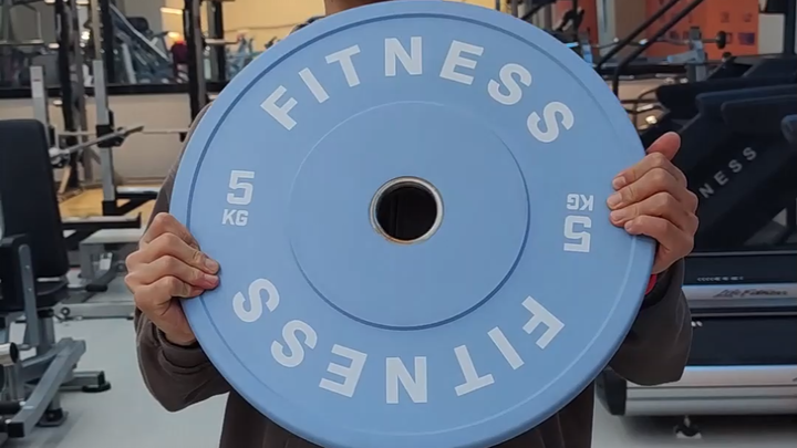 Plat barbel harus lebar!