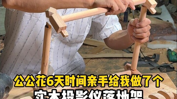 Bố chồng dành 6 ngày tự tay làm cho tôi một giá đỡ máy chiếu đứng sàn