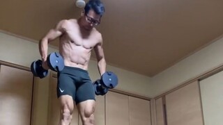日本网友练习负重弹跳，练到后面似乎可以“悬浮”了