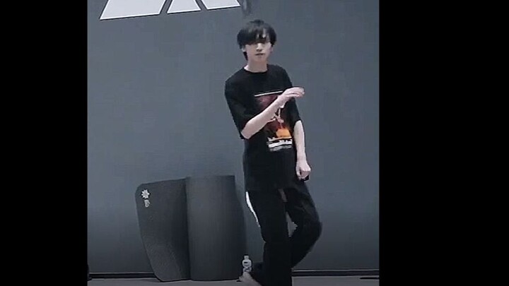 ALL BLACK's black-clad "dance leader" finally danced to Drake's God's Plan! [Yan Haoxiang] Practice 
