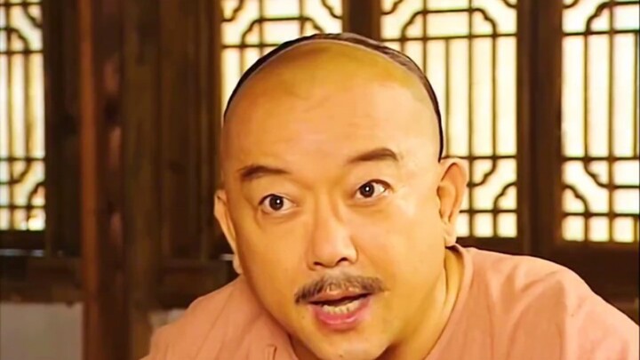พระเจ้าเฉียนหลงพาเหอซินและจีเสี่ยวหลานออกเดินทางไปปลีกวิเวกไกลสามร้อยลี้ ทว่าเพิ่งเดินไปได้แค่สิบลี้