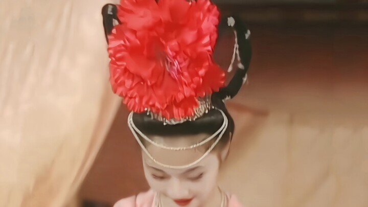 只是戏份很少的献舞也可以如此用心，就连歌女也个个貌美如花