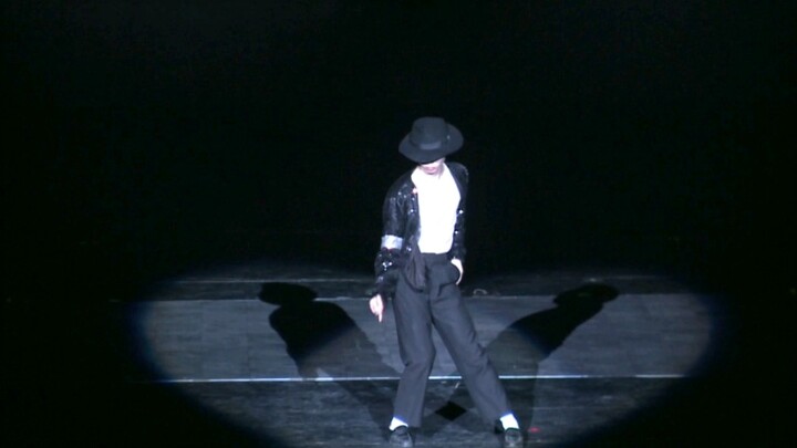 Cảm ơn sân khấu của công ty đã cho tôi cơ hội được solo "Billie jean" dưới ánh đèn sân khấu, đó là m