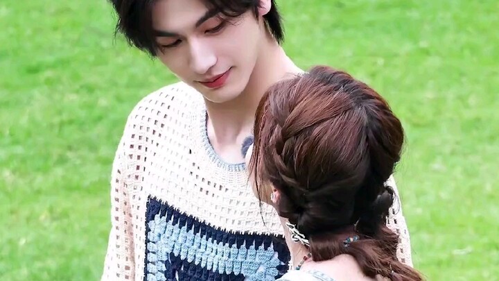 Zhang Linghe twists the water bottle for Bai Lu—now I’m fully shipping them!! So sweet! #ZhangLinghe