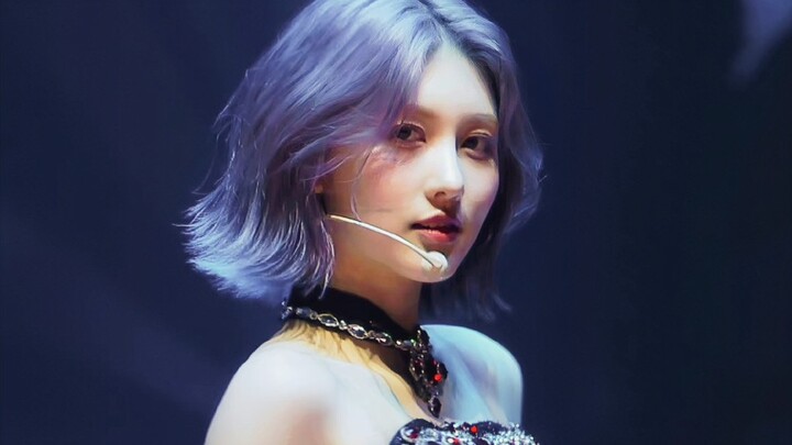 IVE’s opening performance at the 2022 TMA Awards: a full-stage rendition of “AFTER LIKE + LOVE DIVE”