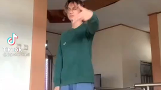 外国小哥真的学到防弹7人的精髓了kkkk