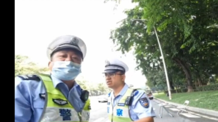 Thời đại này, đi xe máy thì có biển số, có giấy phép vẫn chưa đủ – bạn còn phải hiểu luật nữa.