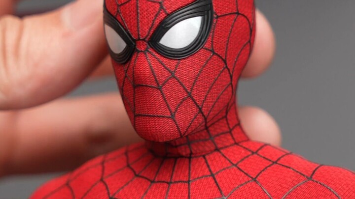 The suit has actually changed a lot? HotToys Spider-Man: No Way Home – New Red-and-Blue Suit Unboxin