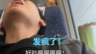 大学生高铁上遇到大声打电话的人 发疯真的很有用！（我是原作者！）