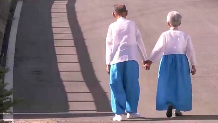 ادخلوا جميعًا ورافقوني في البكاء! قصة حب خارقة للطبيعة لأشخاص عاديين، وكتاب إلهام للسعادة حاصل على ت