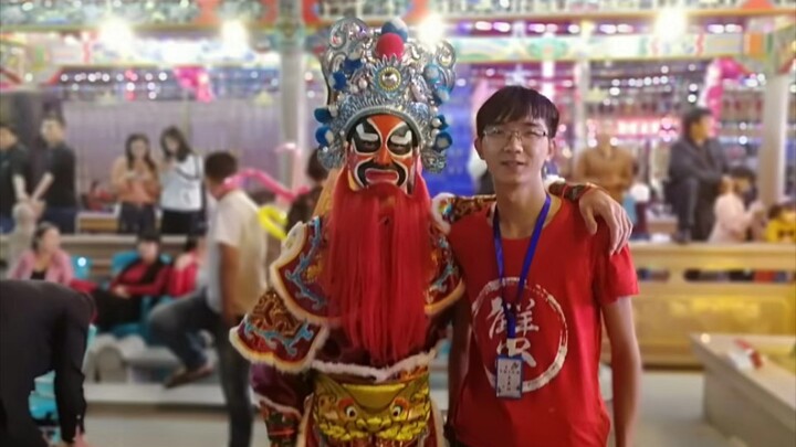 Vũ điệu Yingge do bà chủ thực hiện