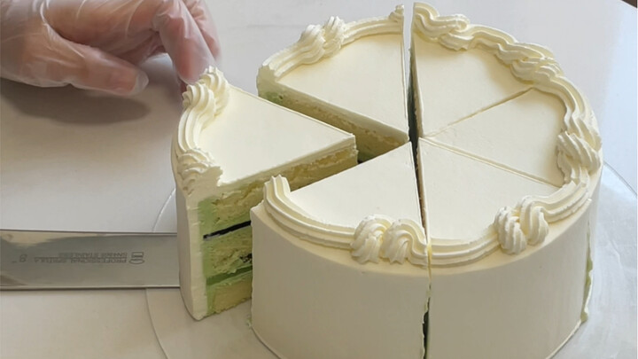 Bánh kem mâm xôi cây hạnh nhân