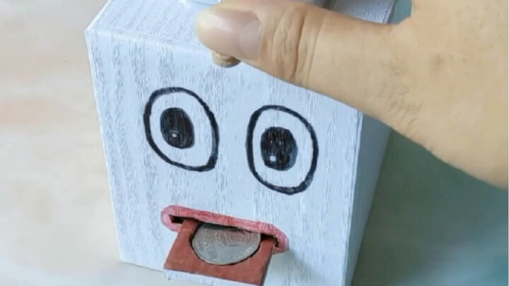 DIY a kid’s piggy bank from a快递 box that even sticks its tongue out—saving money has never been this