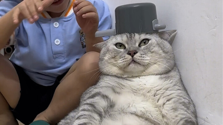 Thằng em tinh nghịch và anh Đại Tráng bất lực