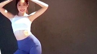 Để chào mừng sự trở lại sắp tới của ITZY, hôm nay chúng ta hãy cùng xem lại ca khúc đầu tay của họ "