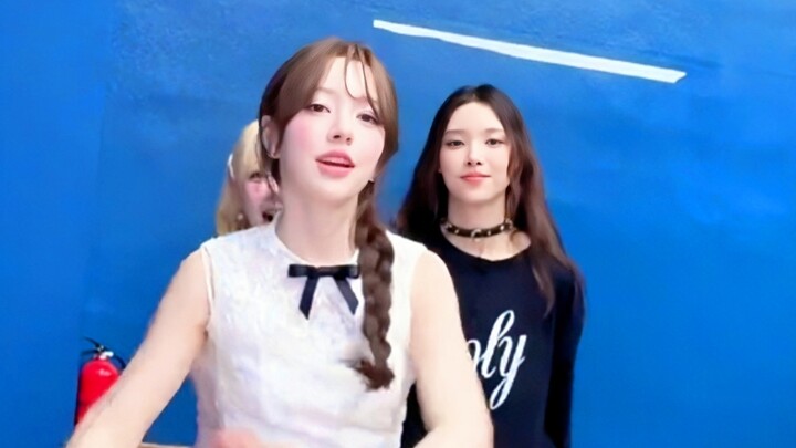 أفضل ممثلتين في كي-بوب تتقنان تقليد الرجال يتعاونان معًا