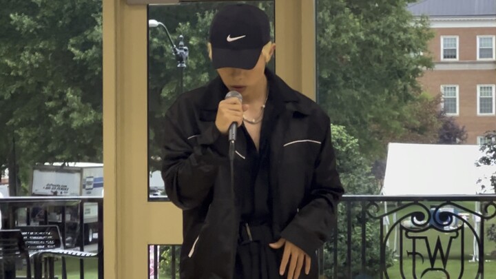 Akan seperti apa jadinya jika seorang mahasiswa internasional menyanyikan lagu “Kristal” karya GALI 