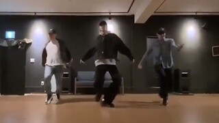 Highlights: Shownu and Hengyuan dancing