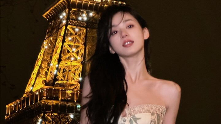 Peeking at Paris’s night view~