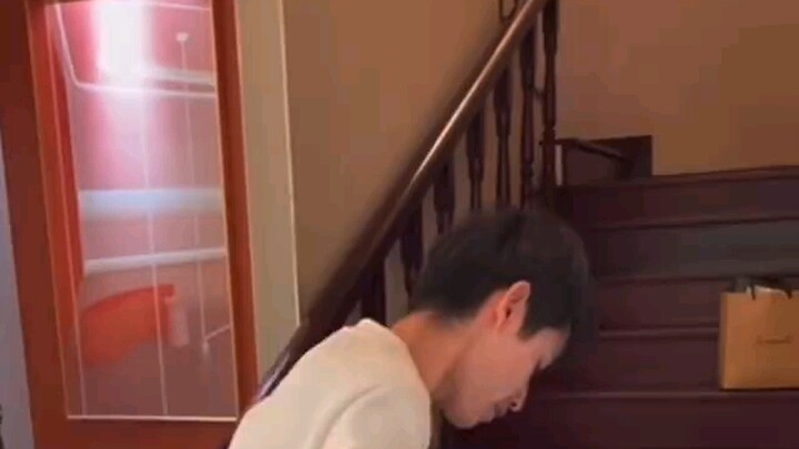 Cười ôm luôn, Kim đúng là fan cuồng Kai, thêm một like cho toxic Wei, đến cả Kai cũng bị chê là nhát