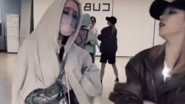 220426 直播 《 never stop me》练习室版（bushi）hhh