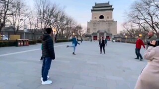 Li Landi and Chen Xingxu play shuttlecock (Li Landi's big face slapping scene)